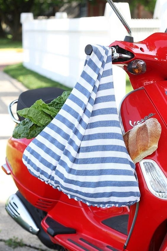 Turn your T-shirt into a totally cute tote.