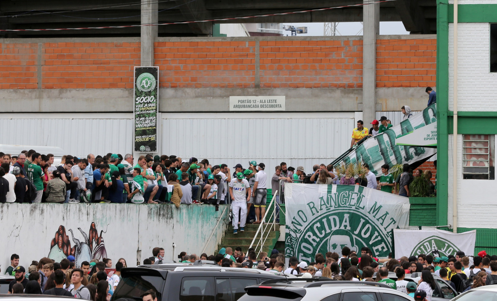 Veja fotos da partida incendiada por foguinho na Arena Condá