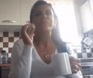 Acompanhe a melhor "youtuber" que você respeita aqui.