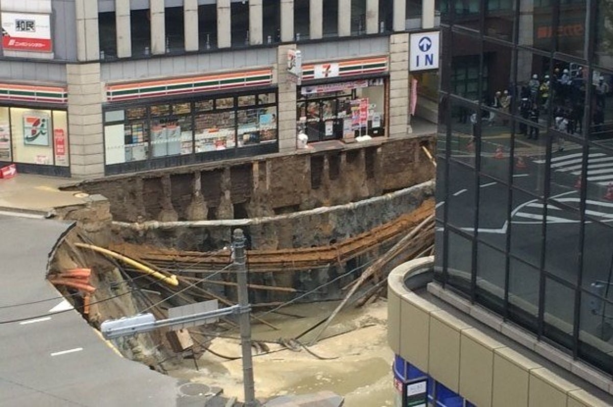 博多駅前の道路陥没 2年前にも付近で同様の事故 原因は地下鉄工事