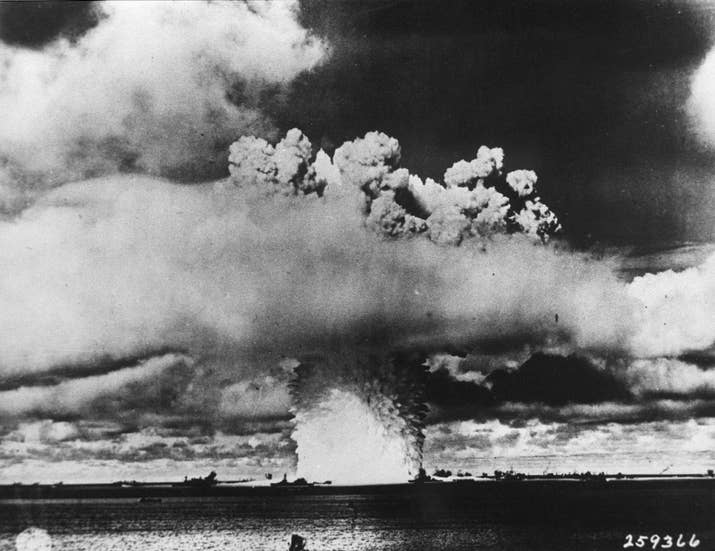 ビキニ環礁で1952年に行われた水爆実験の原子雲