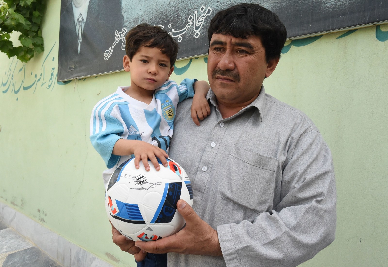 Score! Messi Replaces Little Fan's Plastic-bag Jersey