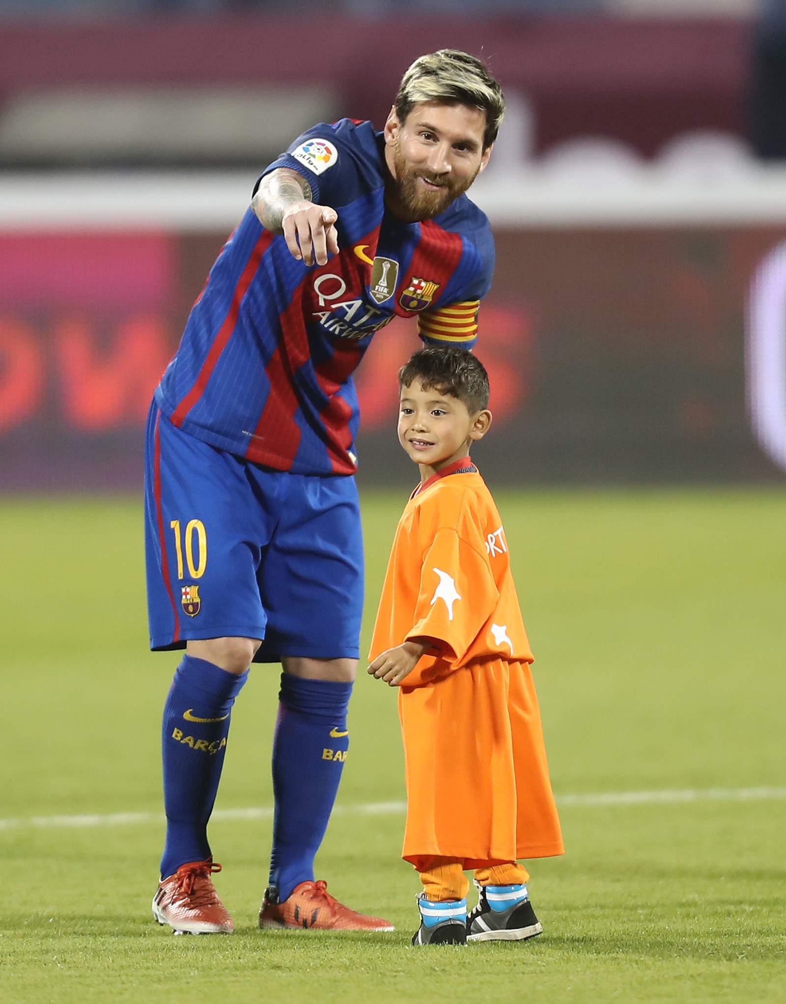 Score! Messi Replaces Little Fan's Plastic-bag Jersey