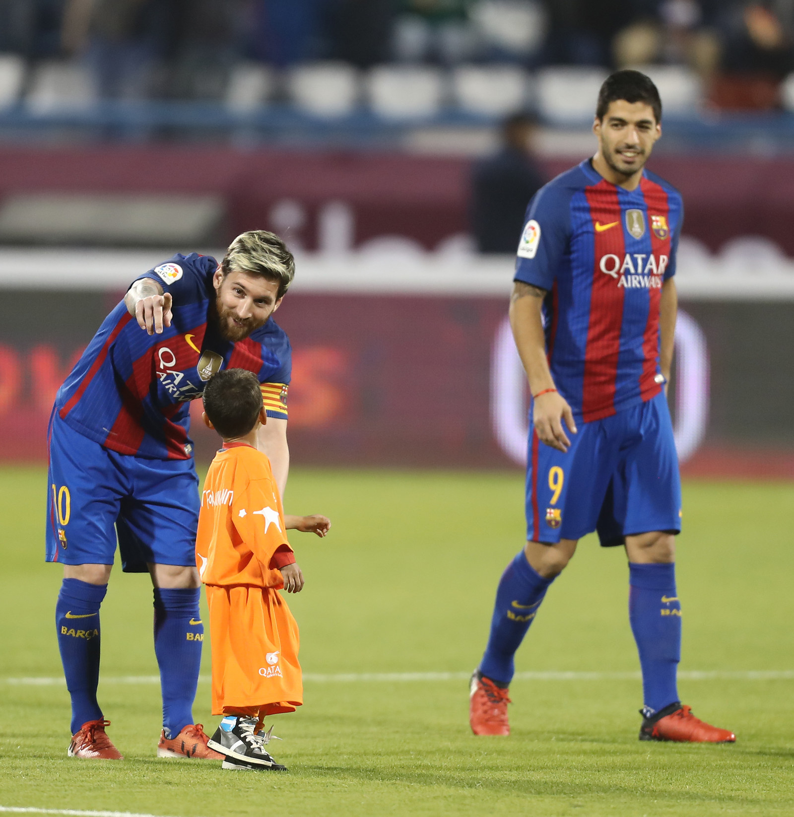 Score! Messi Replaces Little Fan's Plastic-bag Jersey