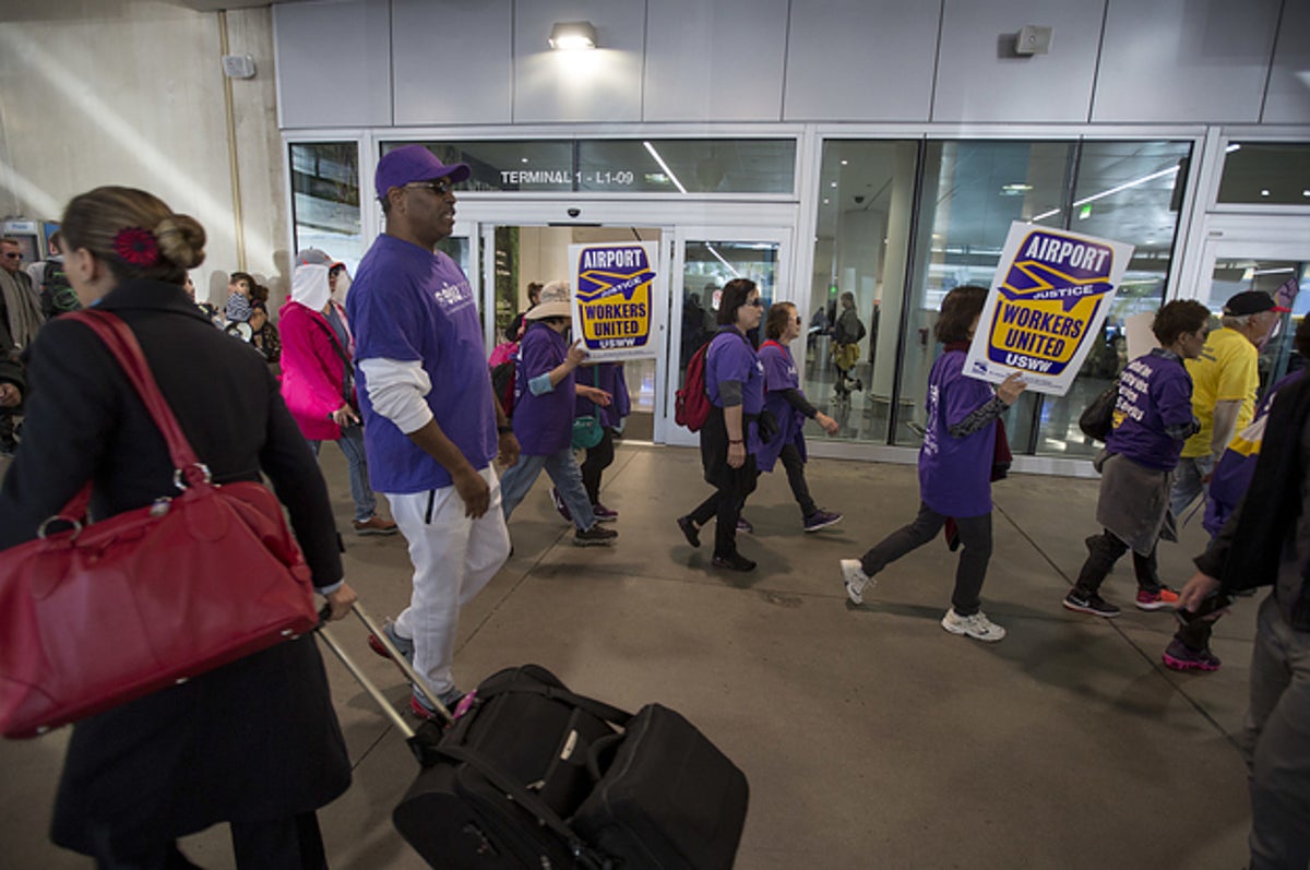 Airport Workers Get First 15 Hourly Wage And A Union