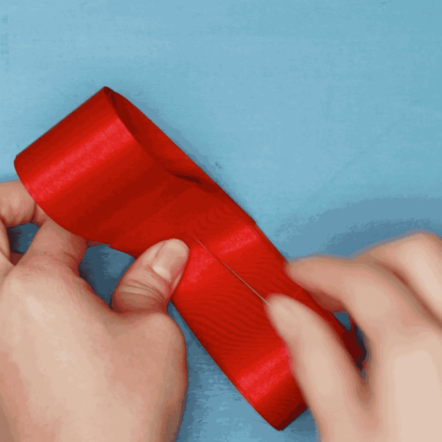 3 Fancy AF Ways To Turn A Gift Bow Into The Real Gift