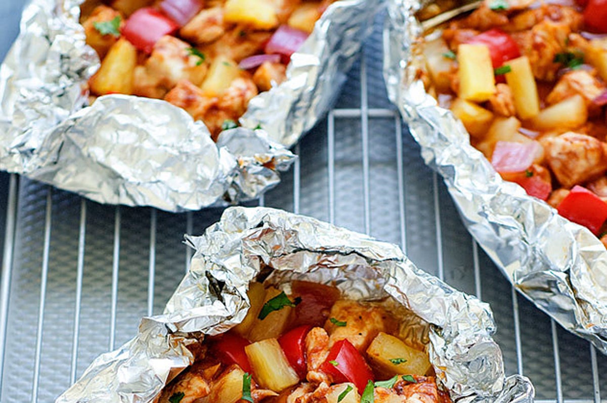 https://img.buzzfeed.com/buzzfeed-static/static/2016-12/28/11/campaign_images/buzzfeed-prod-web-14/12-oven-baked-foil-packet-dinners-to-try-2-32005-1482943035-0_dblbig.jpg?resize=1200:*