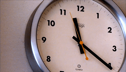 "Pinte as unhas até no máximo umas 16h. Depois disso as chances do esmalte ficar amassado enquanto você dorme são grandes! E o mais importante de tudo é ter tempo e paciência, que aos poucos você vai conseguir fazer mais rápido e com a mesma qualidade." – debig4940393fb