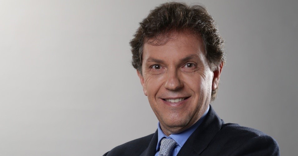 João Appolinário já foi sócio de uma rede de concessionárias de automóveis, mas decidiu largar o setor e criar a própria empresa. Só faltava uma boa ideia para investir e isso aconteceu quando ele fez uma viagem para Miami, conheceu um produto que auxiliava o emagrecimento e resolveu apresentar para consultores de marketing e venda direta que, a princípio, não curtiram muito a ideia. Insistindo e acreditando que havia um modelo de negócio inexplorado no Brasil, criou a Polishop, que dispensa apresentação. Onde quer que você vá, vai encontrar uma loja da rede, sem contar os programas televisivos espalhados em diversas emissoras. Em sua página no Facebook, você acompanha um pouco sobre sua trajetória e sua participação no programa Shark Tank Brasil:Facebook