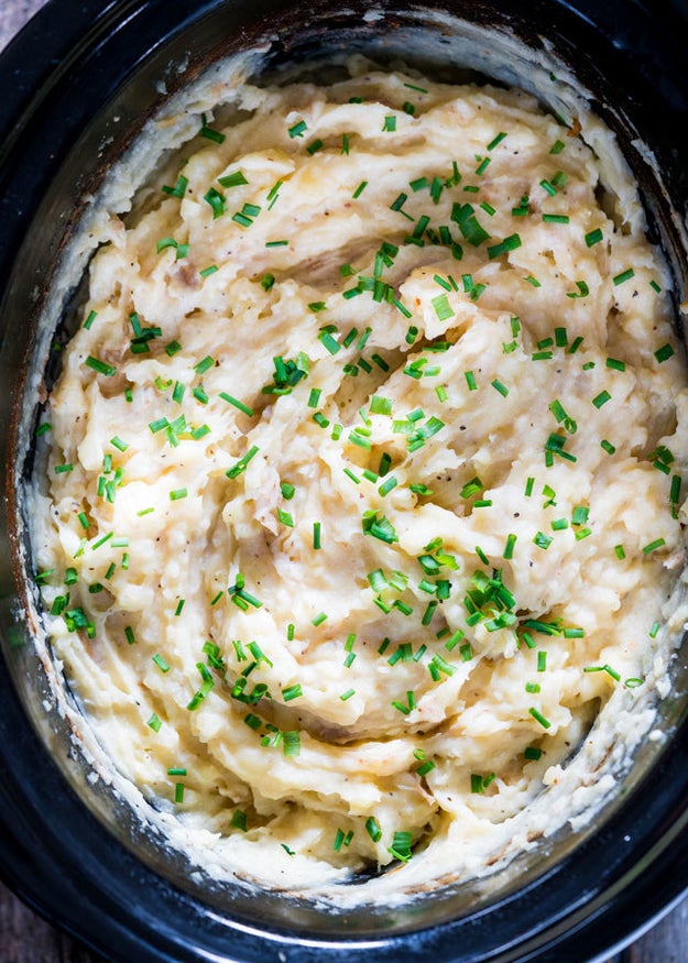 Crock Pot Cheesy Mashed Potatoes