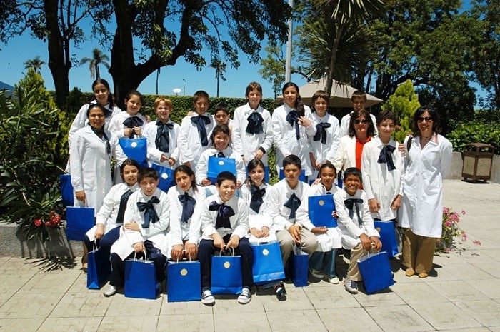 São princípios da educação pública Uruguaia a laicidade, obrigatoriedade e gratuidade, tal como o projeto de José Pedro Varela, desde 1877. A população tem acesso a educação gratuita desde os primeiros anos até a graduação e pós graduação nas universidades. É um dos países da América Latina com maior taxa de alfabetização. Entre pessoas de 15 a 49 anos a taxa de alfabetização é de 98.8%.