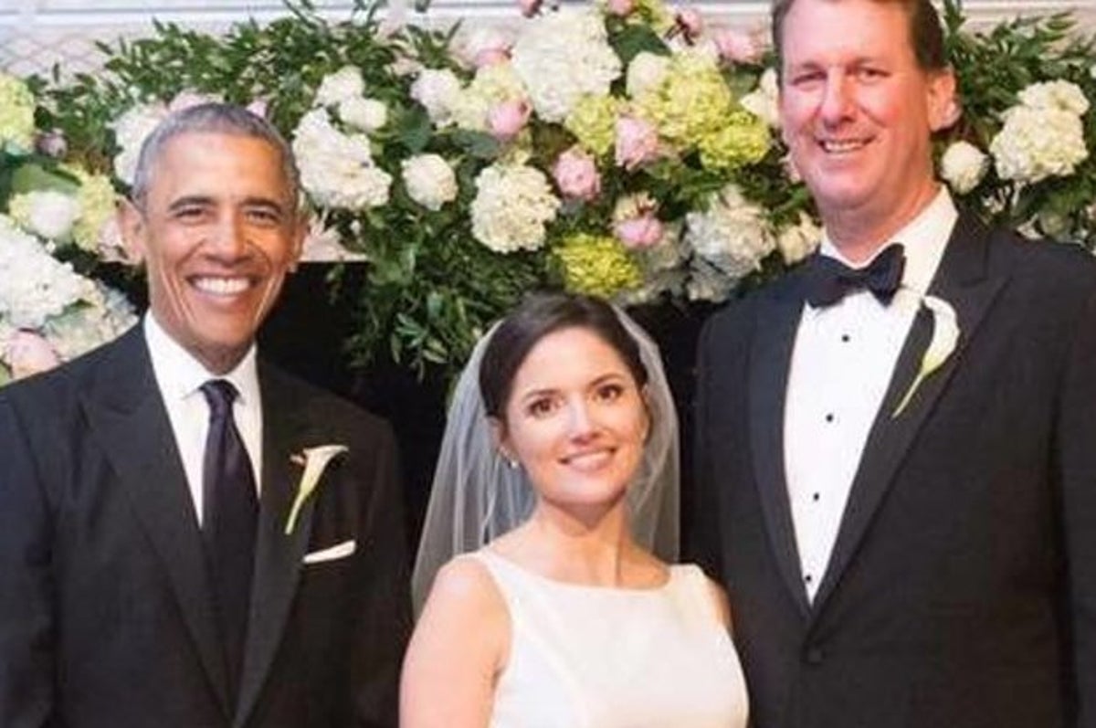 もうすぐ任期終了のオバマ大統領 週末 秘書の結婚式で介添人をしていた もうすぐ任期終了のオバマ大統領 週末 秘書の結婚式で介添人をしていた