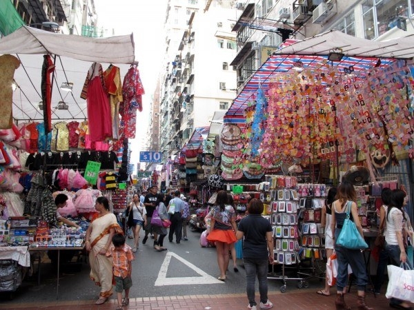 It isn’t surprising why the ladies market is known as the ‘’Hong Kong’s most famous street market’’. Of course, where the ladies are, fame follows! Dear Gents, if your ladies want to get the best deals there is no better place is Hong Kong than the ladies market on Temple Street. This market is best visited at night and has all you need from household items, accessories, clothes & what not.