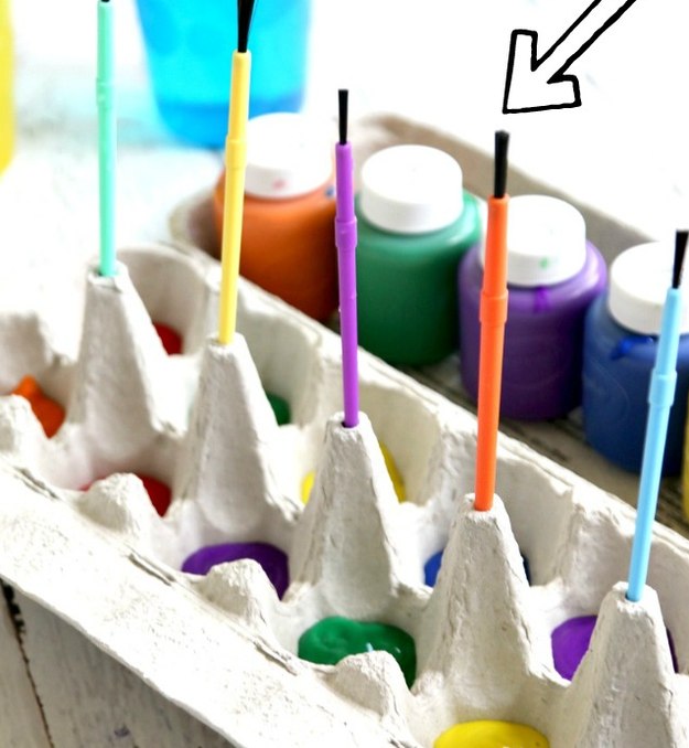 Use an empty egg carton to make your kid’s painting sessions a whole lot less messy.