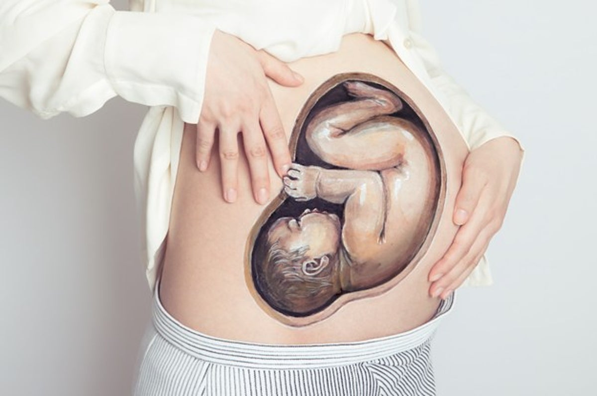 胎児と手を繋いでみたい 人気エッセイスト 犬山紙子さん お腹に描かれた絵がリアル