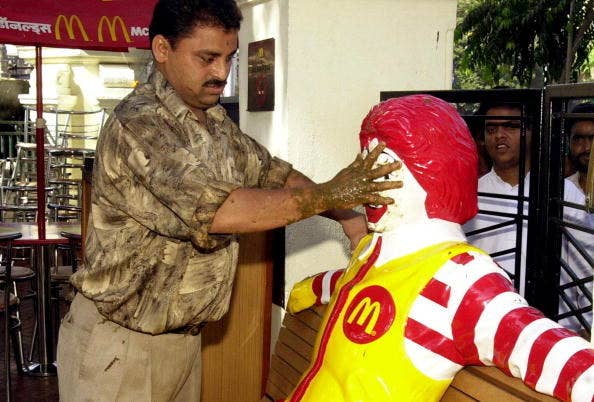 14 Extreme Reactions To The New Mcdonald S Masala Dosa Burger Enjoy good food with mcdonalds orders, two burgers free mcdonalds offers, latest | updated mcdonalds india coupons on burgers, meals etc.