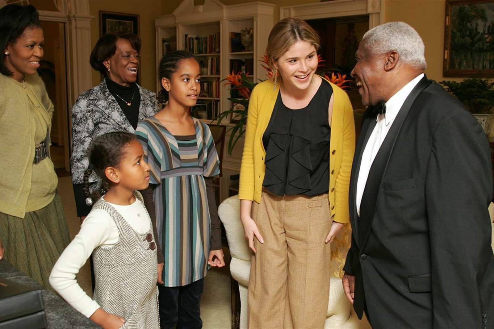 オバマ大統領の娘たちマリアとサーシャへ ブッシュ元大統領の娘たちが送った手紙とは