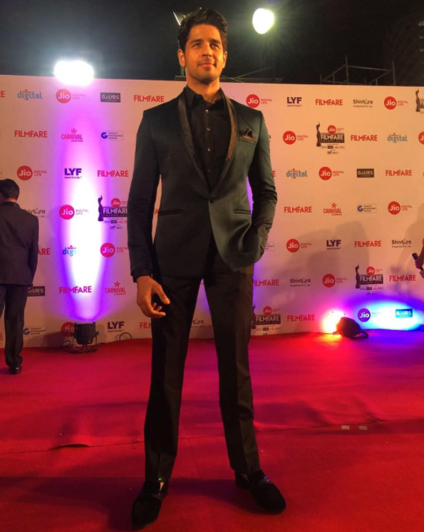 40 Of The Best-Dressed Celebrities At The 2017 Filmfare Awards