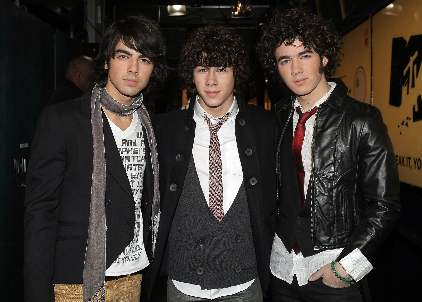 Jonas brothers песни. Братья Джонас. Группа Jonas brothers. Джонас 2008. Братья Джонас 2010.