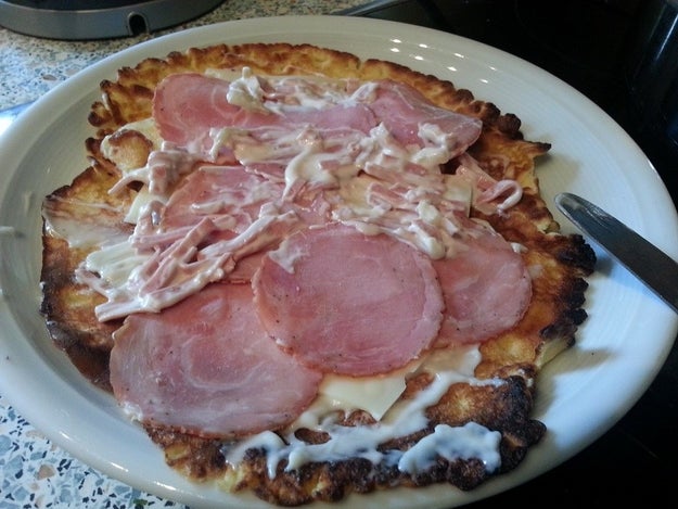 Apropos Fleischsalat … heute gibt es Eierkuchen! Mit Fleischsalat natürlich. Und Schinken. Natürlich.