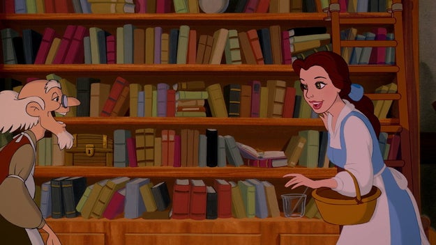 Como é possível este cara manter sua livraria aberta se todos na cidade dizem que a Bela é a única pessoa que lê livros?