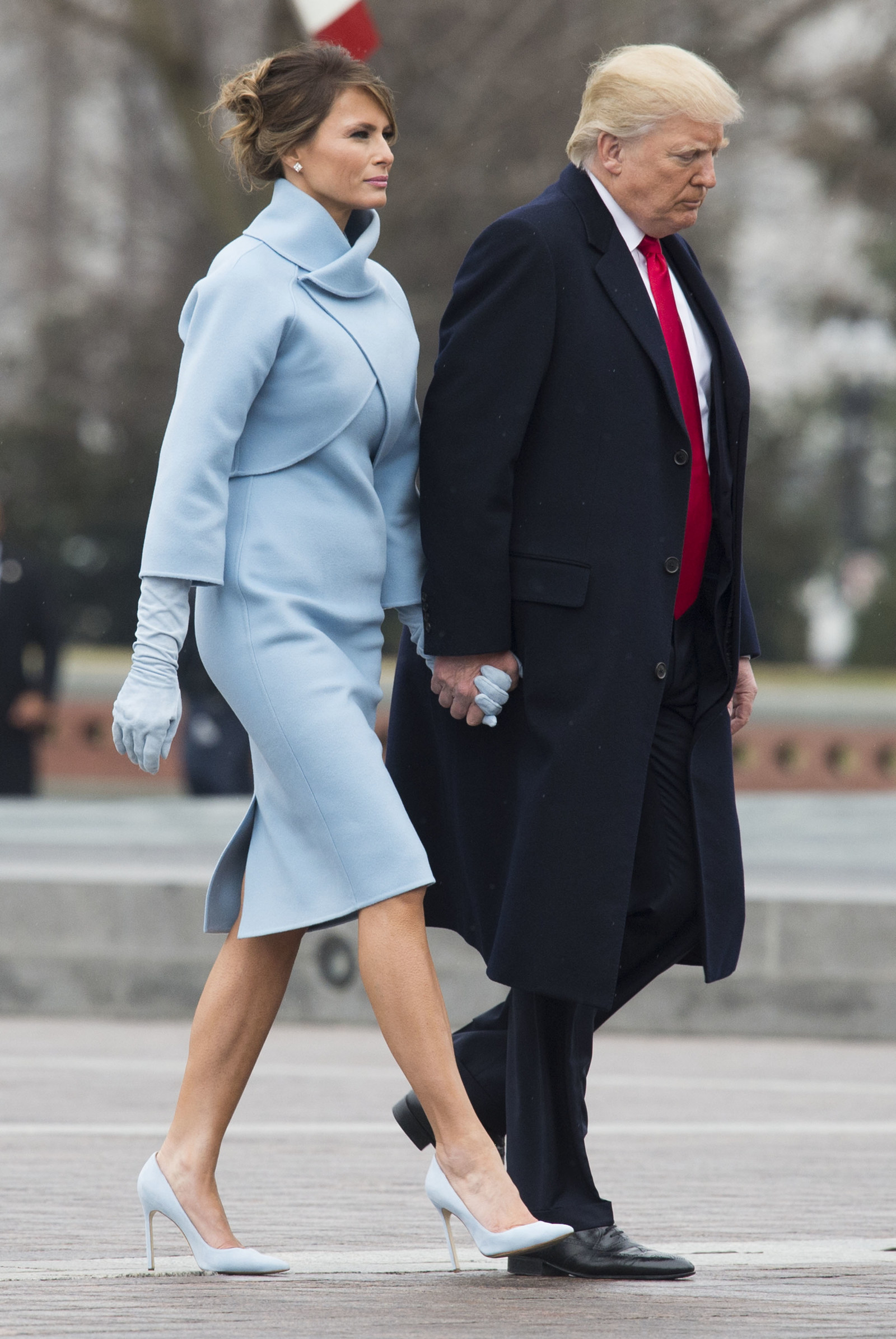 トランプ夫人は水色のラルフ・ローレン 大統領就任式の華麗なファッション