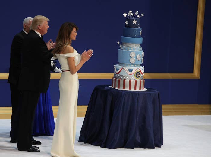 トランプ氏就任ケーキにパクリ疑惑 オバマ氏のときにクリソツでネット騒然 トランプ氏就任ケーキにパクリ疑惑 オバマ氏のときにクリソツでネット騒然
