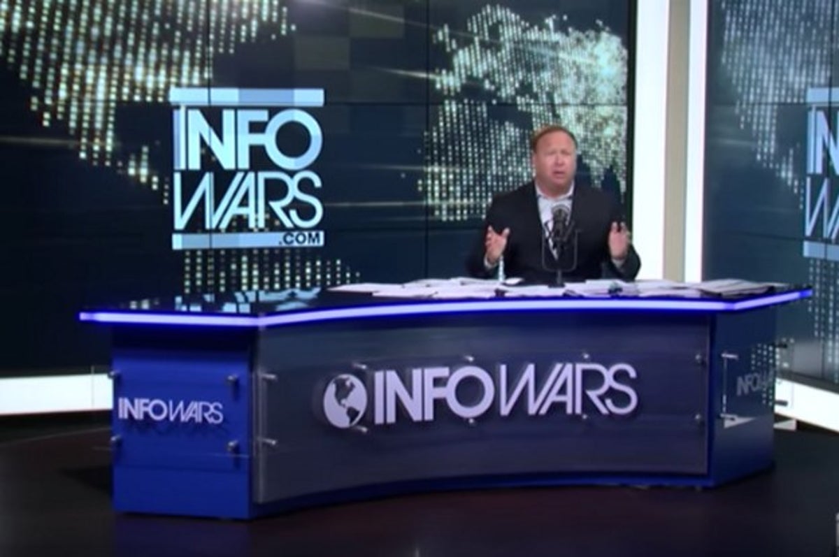 The White House Denies That Alex Jones Has Been Offered Press Credentials