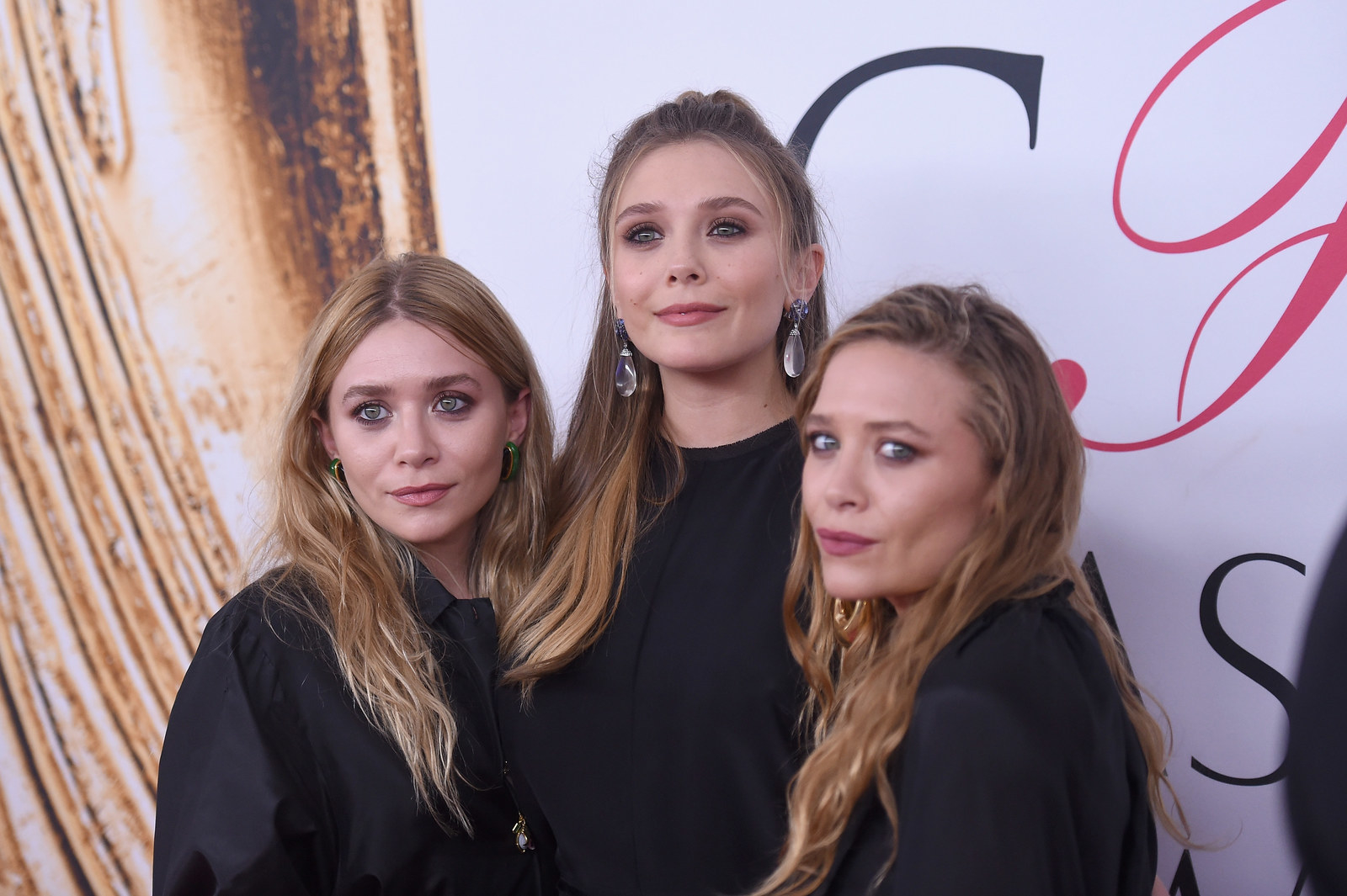 Tal vez recuerdas a las gemelas Olsen por sus películas de los 2000 o por su participación en Full House, pero la que acabó siendo la gran estrella de Hollywood fue su hermana menor. Elizabeth apareció en el reciente remake de Godzilla e interpreta a Wanda Maximoff en las películas de Marvel.