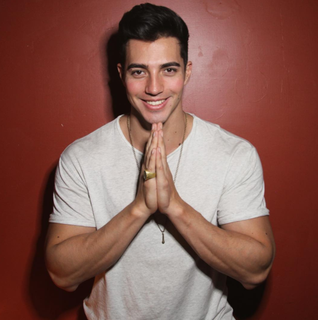 Sin embargo, esta vez decidió salirse del gimnasio para presumir sus músculos por una buena causa.