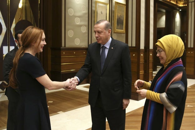 Your eyes do not deceive you. That is acclaimed Mean Girls star and haver of an accent Lindsay Lohan meeting with the President and First Lady of Turkey.