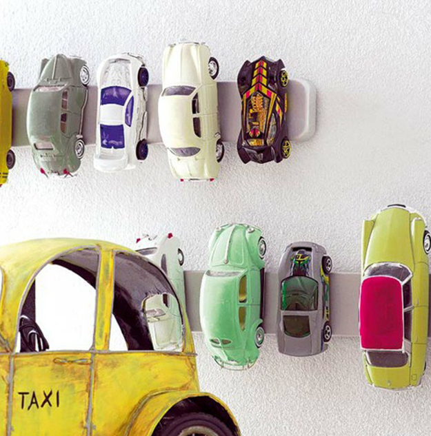Hang your kid's toy cars on the wall using magnet knife holders.