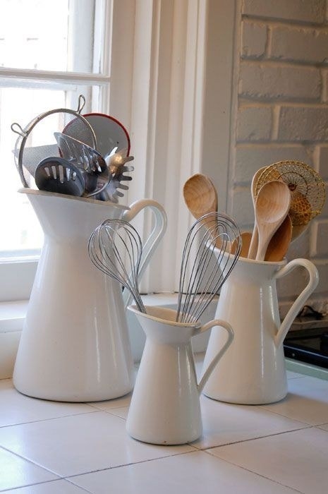 Transformez des vases pour ranger vos ustensiles de cuisine.