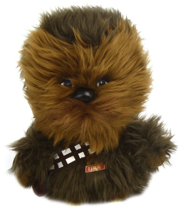 No importa si no tienes perro, este juguete apachurrable de Chewbacca merece irse contigo ($834).
