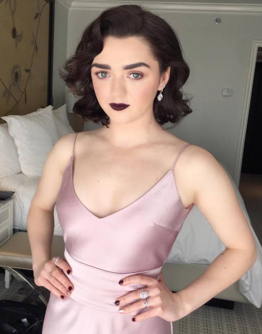 maisie williams pink dress Maisie williams sag hi-res stock photography and images