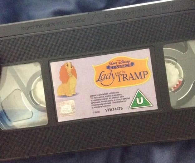 Ter que rebobinar todo o filme VHS antes de poder assisti-lo.