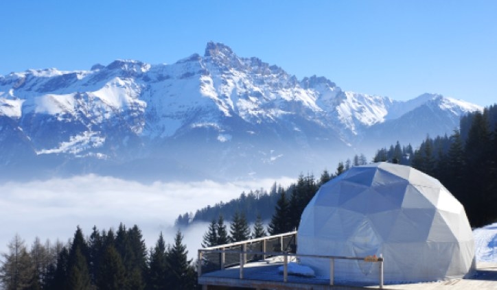 This year, lovers will celebrate Valentine’s Day in an igloo. The Whitepod society has set up a refuge of fifteen “Pods”, small habitats similar to igloos that you can find at the foot of “Dents du Midi” to 1400m altitude in the village of Cerniers in Switzerland. Each Pods is decorated differently, the interior is furnished with beautiful and antique furniture, carpet and king size beds. The wood stoves and insulation ensure the well-being of couples as well as bathrooms connected directly to the source water for comfort and ecology. Shelters are also equipped with windows and a private terrace with a view of Lake Geneva and the Alps. The “Chalet de Courten” will welcome lovers for meals and relaxation with its landscaped spa. A lot of various activities will be offered to couples such as cross-country skiing, sledding, sleds or paragliding ride.