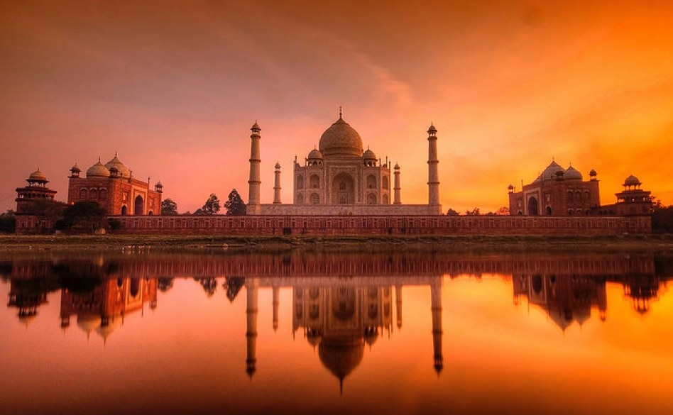 Impossible to make a list like this without the Taj Mahal in. The mausoleum of white marble located in Agra, in India, dresses every day in the most beautiful sunset and welcomes all lovers of the world eager to rekindle their flame. This treasure of Indian art surrounded by a heavenly garden symbolizes love in memory of Mumtaj Mahal, wife of a maharaja, who had it built as a tribute to his beloved tender. Cliché? Perhaps, but unusual for sure.
