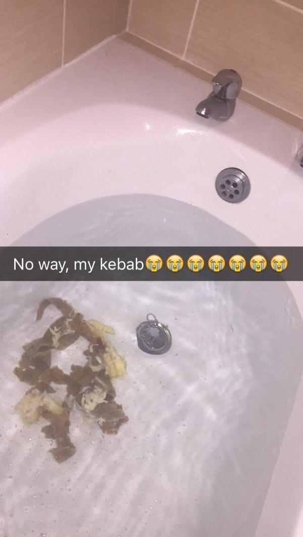 Don't eat drunk food in the bath, people.