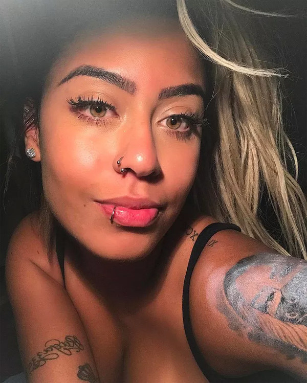 Rafaella Santos, a irmã do Neymar, fez uma tatuagem com o próprio rosto.