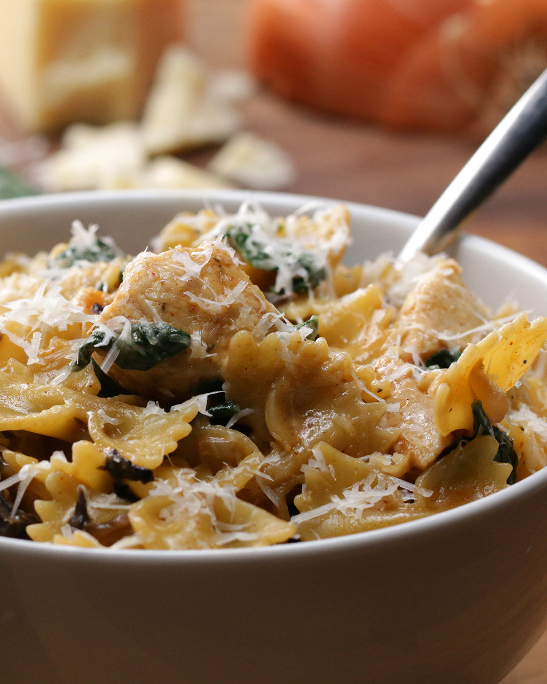 One-Pot Creamy Mushroom And Chicken Pasta