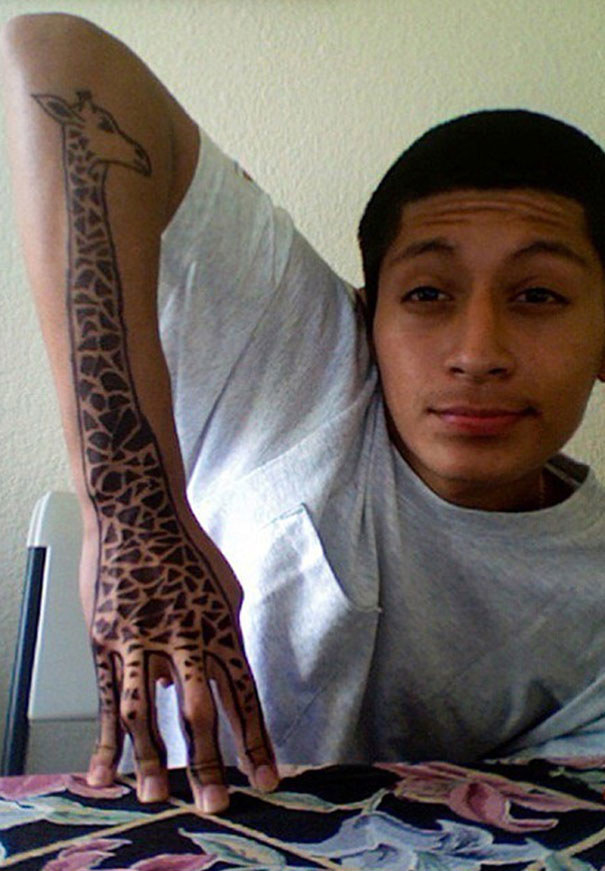 A melhor tatuagem de girafa: