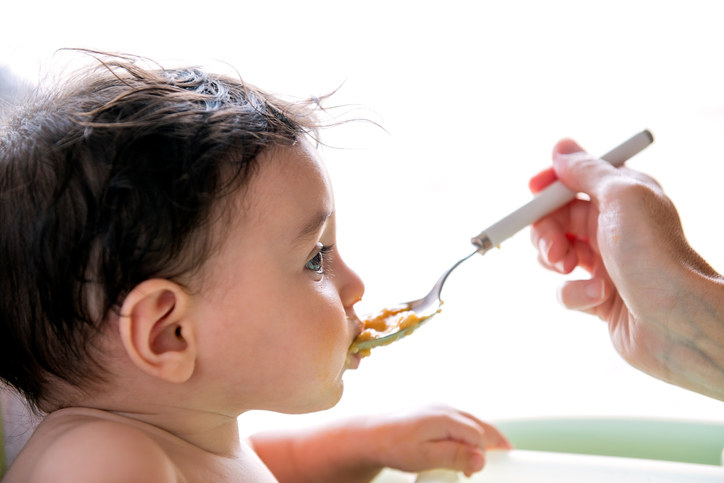 The risk of developing a peanut allergy is linked to having eczema and/or an egg allergy, so these are the two criteria researchers used for infants in the landmark LEAP study which is the backbone for the guidelines. "It's possible that there are other risk groups but all we know now is that infants with eczema and/or egg allergy seem to benefit the most from early introduction," Togias says.The guidelines are as follows: Guideline 1: Infants at high risk of developing a peanut allergy because they already have severe eczema, egg allergy or both, should have peanut-containing foods introduced into their diets as early as 4–6 months of age.Guideline 2: Infants with mild or moderate eczema should have peanut-containing foods introduced into their diets around 6 months of age. Guideline 3: Infants without eczema or any food allergy should have peanut-containing foods freely introduced (whenever) into their diets.In all cases, infants should start eating other solid foods before they get introduced to peanut-containing foods, the report states. Families should also introduce peanuts according to their own cultural needs or food customs, Togias says, so the form of peanut can vary.