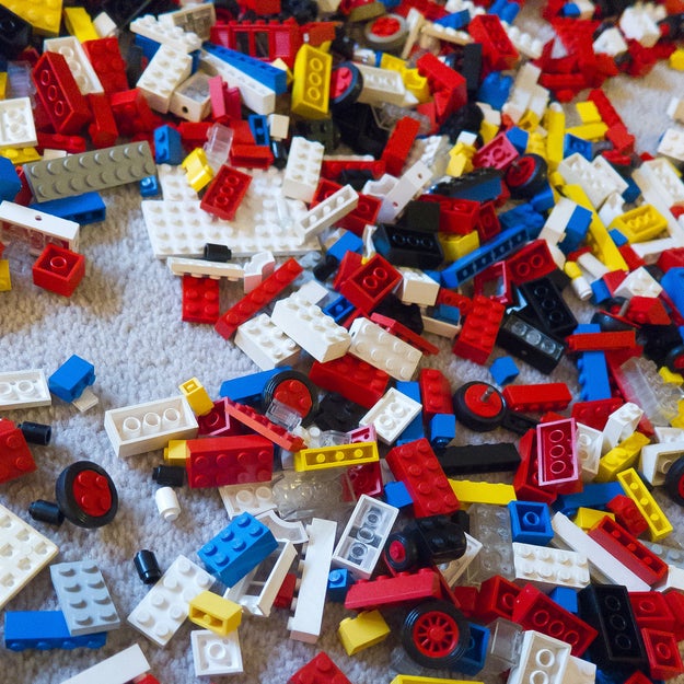 Et vous avez appris la persévérance en cherchant des pièces de Lego dans ce genre de bazar: