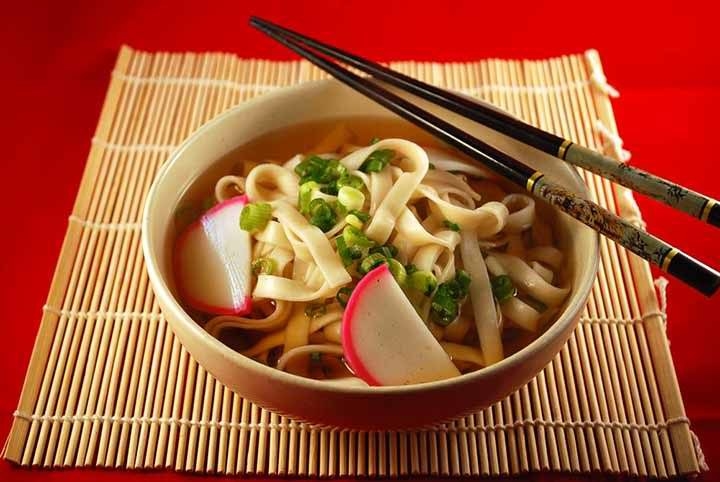 This yet again is a very popular dish within the Japanese culture. It features a portion of thick wheat flour noodles which is served cool in the summer and sizzling hot during the cold winter. Kakeudon is the simplest form of udon which provides a flavor of soy sauce, mirin broth and a little bit of dashi.