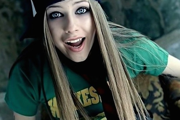 Avril in the Sk8er Boi video