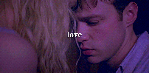 Crees en el romance moderno.