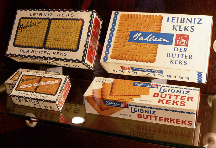Bahlsens Kekse hießen ursprünglich “Leibniz-Cakes”, weil das viele aber wie "Kakes" aussprachen, änderte Hermann Bahlsen den Namen später einfach in “Keks”. 1911 wurde das Wort in den Duden aufgenommen.