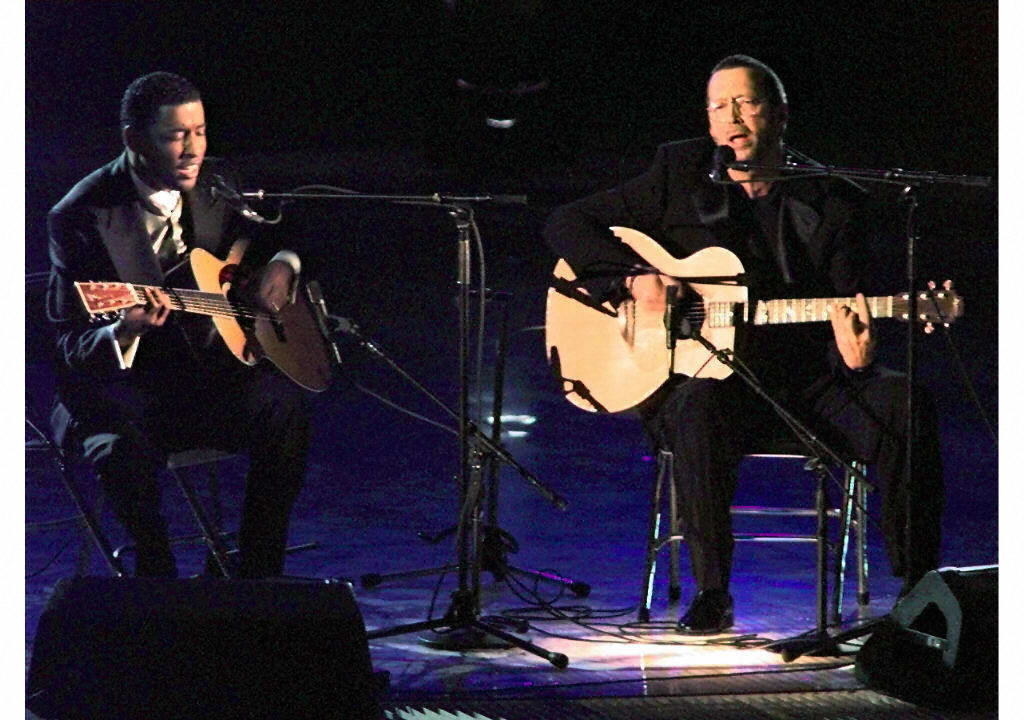 Babyface y Eric Clatpon fueron los grandes ganador de la noche, llevándose cuatro premios cada uno.