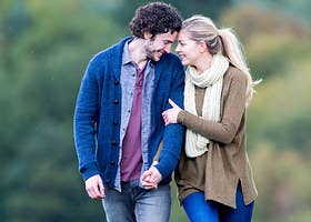 投票 どの段階から許せない 人前でイチャイチャするカップル